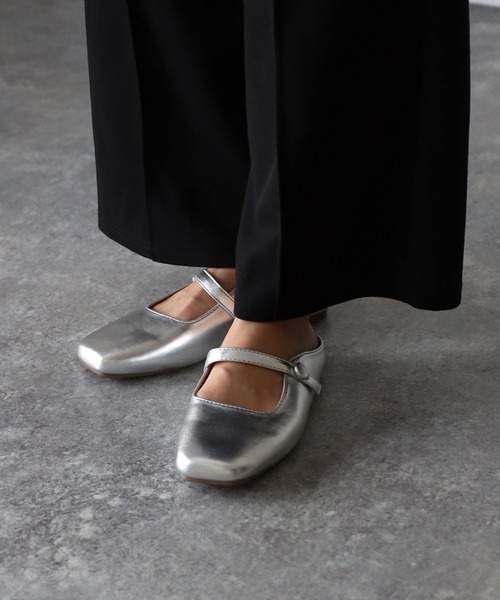 Riberry（リベリー）の「シンプルスクエアトゥミュール（パンプス・レディース・ブラウン/ホワイト/シルバー/ブラック・LARGE/MEDIUM）」の10枚目の写真