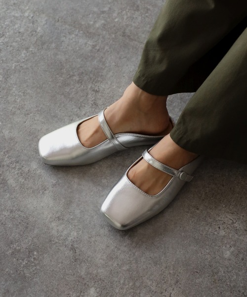 Riberry（リベリー）の「シンプルスクエアトゥミュール（パンプス・レディース・ブラウン/ホワイト/シルバー/ブラック・LARGE/MEDIUM）」の6枚目の写真