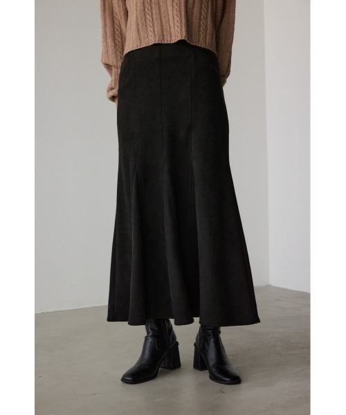 AZUL by moussy（アズールバイマウジー）の「フェイクスエードマーメイドスカート（スカート・レディース・ブラック/ライトベージュ・MEDIUM/SMALL）」の2枚目の写真