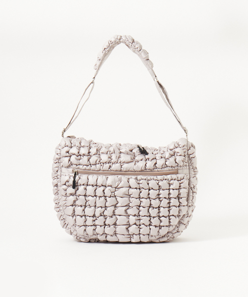 LOWELL things（ロウェル　シングス）の「キルティングワンショルダーバッグ/クロスボディバッグ（ショルダーバッグ・レディース・ブラック/グリーン/グレイッシュベージュ・フリー）」の4枚目の写真