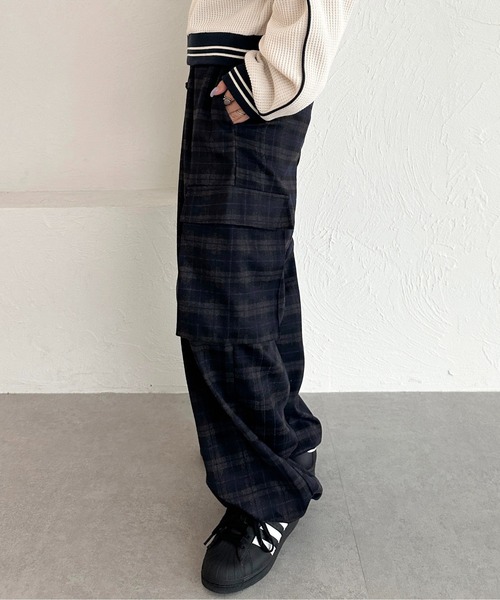 apres jour mignon（アプレジュールミニョン）の「チェックカーゴパンツ【ZOZOTOWN限定アイテム】（カーゴパンツ・レディース・ネイビー/パープル・X-LARGE/MEDIUM/SMALL）」の9枚目の写真