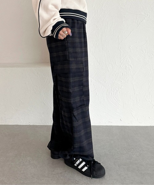 apres jour mignon（アプレジュールミニョン）の「チェックカーゴパンツ【ZOZOTOWN限定アイテム】（カーゴパンツ・レディース・ネイビー/パープル・X-LARGE/MEDIUM/SMALL）」の10枚目の写真