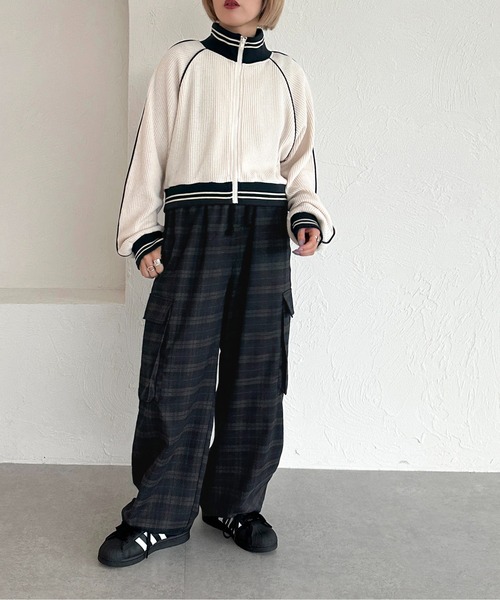 apres jour mignon（アプレジュールミニョン）の「チェックカーゴパンツ【ZOZOTOWN限定アイテム】（カーゴパンツ・レディース・ネイビー/パープル・X-LARGE/MEDIUM/SMALL）」の12枚目の写真