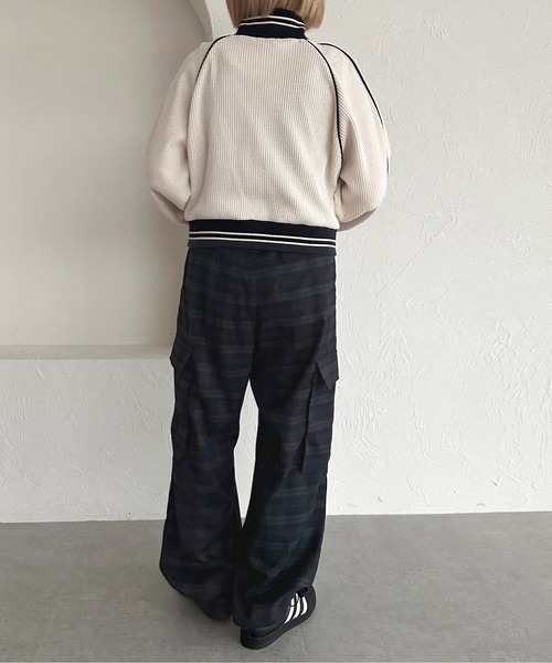 apres jour mignon（アプレジュールミニョン）の「チェックカーゴパンツ【ZOZOTOWN限定アイテム】（カーゴパンツ・レディース・ネイビー/パープル・X-LARGE/MEDIUM/SMALL）」の15枚目の写真