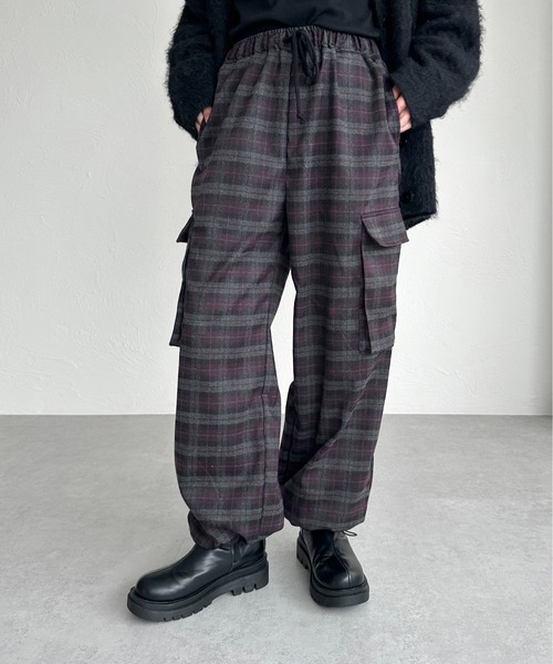 apres jour mignon（アプレジュールミニョン）の「チェックカーゴパンツ【ZOZOTOWN限定アイテム】（カーゴパンツ・レディース・ネイビー/パープル・X-LARGE/MEDIUM/SMALL）」の3枚目の写真
