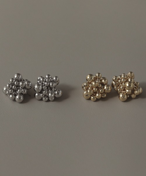 voov（ブーブ）の「パール メタル ボール つぶつぶ ボリュームピアス（ピアス（両耳用）・レディース・アイボリー/シルバー/ゴールド・フリー）」の7枚目の写真