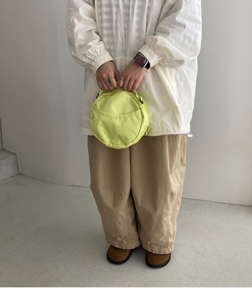 EARTH MADE(アースメイド)の「NYLON 〇 MINI 2WAY SHOULDER(ショルダーバッグ・レディース・レモンイエロー/ブラック/レッド/ベージュ・FREE)」の5枚目の写真