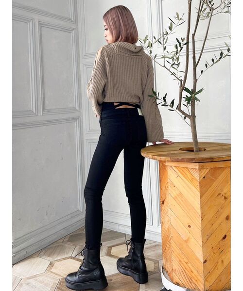 GYDA(ジェイダ)の「オフタートルオフショルニットトップス(ニット/セーター・レディース・ベージュ/オフホワイト/ダークオレンジ・FREE)」の11枚目の写真