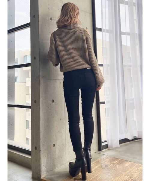 GYDA(ジェイダ)の「オフタートルオフショルニットトップス(ニット/セーター・レディース・ベージュ/オフホワイト/ダークオレンジ・FREE)」の16枚目の写真