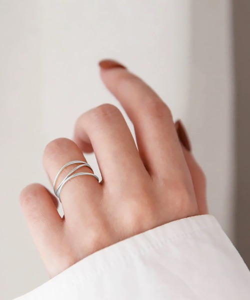 ABBEY MARKET（アビーマーケット）の「金属アレルギー対応 ステンレス製 リング サージカルステンレス ウェーブリング 華奢リング（リング・レディース・ゴールド/シルバー・9号/11号/14号/16号/18号/21号）」の4枚目の写真