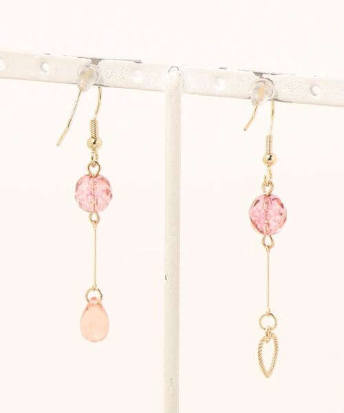 tone（トーン）の「【-lensa-】ゴールド×ピンクのアシメピアス(MA)（ピアス（両耳用）・レディース・ゴールド・FREE）」の2枚目の写真