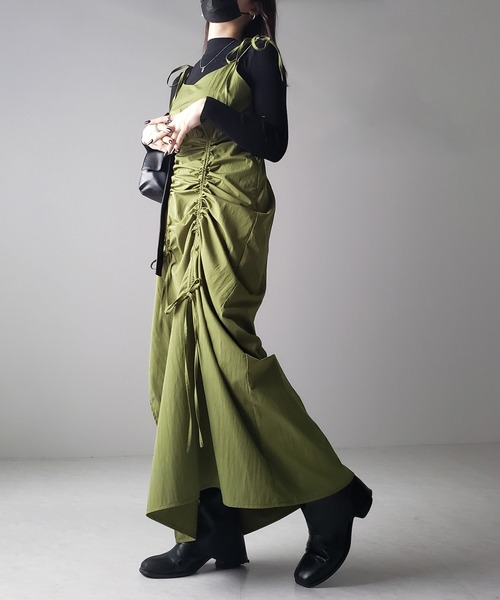 me+em select(ミームセレクト)の「※※【 4color / 3size 】 ダブルリボンフロントシャーリングスリットキャミワンピース(ワンピース・レディース・グレイッシュベージュ/ブラック/グリーン/チャコール・MEDIUM/SMALL/LARGE)」の16枚目の写真