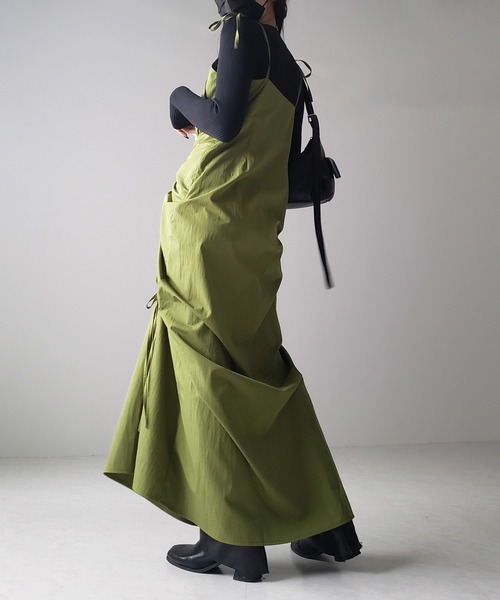 me+em select(ミームセレクト)の「※※【 4color / 3size 】 ダブルリボンフロントシャーリングスリットキャミワンピース(ワンピース・レディース・グレイッシュベージュ/ブラック/グリーン/チャコール・MEDIUM/SMALL/LARGE)」の17枚目の写真