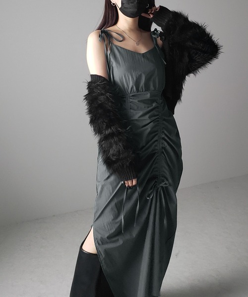 me+em select(ミームセレクト)の「※※【 4color / 3size 】 ダブルリボンフロントシャーリングスリットキャミワンピース(ワンピース・レディース・グレイッシュベージュ/ブラック/グリーン/チャコール・MEDIUM/SMALL/LARGE)」の6枚目の写真