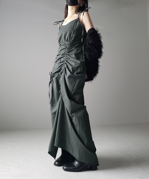 me+em select(ミームセレクト)の「※※【 4color / 3size 】 ダブルリボンフロントシャーリングスリットキャミワンピース(ワンピース・レディース・グレイッシュベージュ/ブラック/グリーン/チャコール・MEDIUM/SMALL/LARGE)」の9枚目の写真