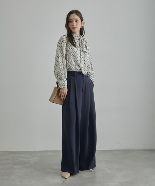 ROPE'（ロペ）の「【一部店舗限定】ダブルクロス2タックワイドパンツ（その他パンツ・レディース・オフホワイト/ネイビー・38）」の6枚目の写真