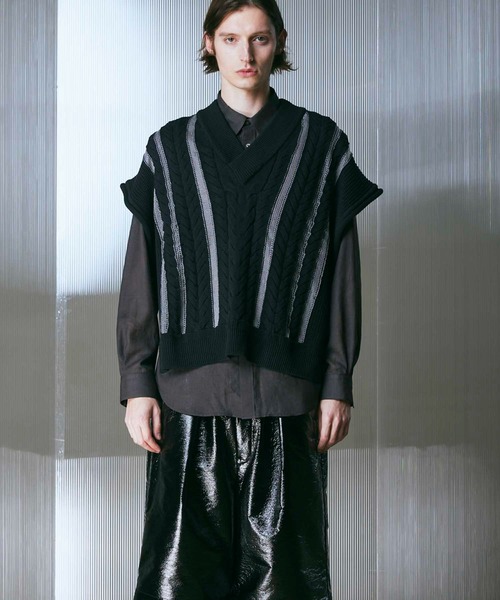 MAISON SPECIAL(メゾンスペシャル)の「《UNISEX》Cable Knitting Sheer Intarsia Prime-Over V-Neck Knit Vest/ケーブルシアーインターシャプライムオーバーVネックニットベスト【MAISON SPECIAL/メゾンスペシャル】(ベスト・メンズ・レッド/ブラック・2/1)」の8枚目の写真
