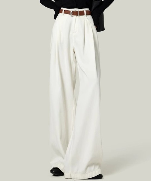 GEMEDA（ジェメダ）の「タックスーパーワイドデニムパンツ（デニムパンツ・レディース・ライトブルー/ブルー系その他/ベージュ/ホワイト・S/M/L）」の2枚目の写真