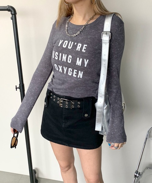 non-hedge(ノンヘッジ)の「サイドドロストロゴショート丈Tシャツ(Tシャツ/カットソー・レディース・ブラック/ベージュ/カーキ/オフホワイト/チャコールグレー・FREE)」の1枚目の写真