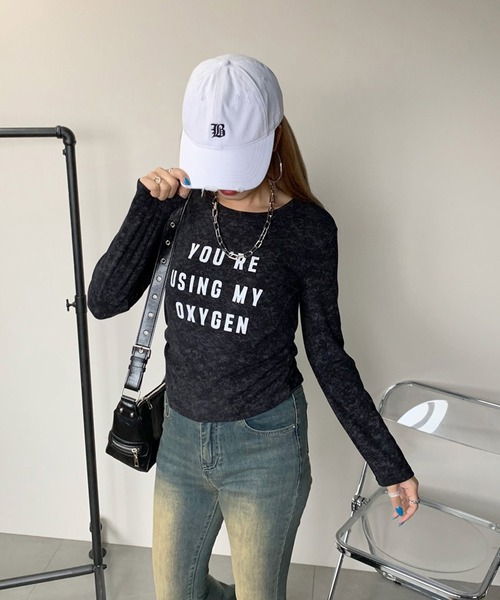 non-hedge(ノンヘッジ)の「サイドドロストロゴショート丈Tシャツ(Tシャツ/カットソー・レディース・ブラック/ベージュ/カーキ/オフホワイト/チャコールグレー・FREE)」の9枚目の写真