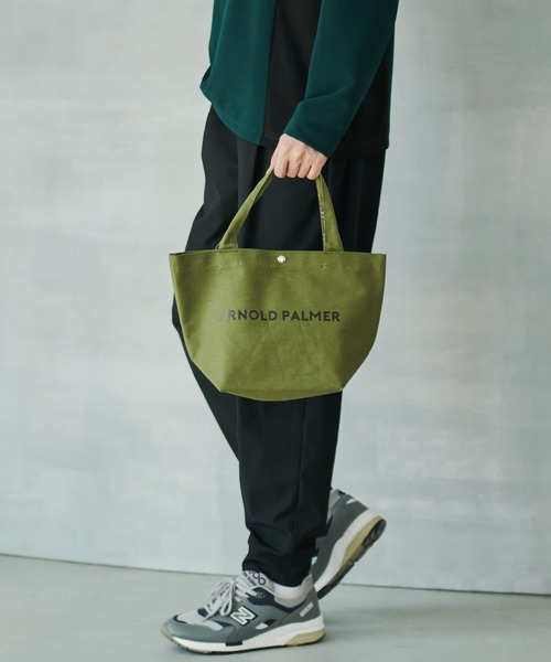 Arnold Palmer（アーノルドパーマー）の「シェア ランチトート（トートバッグ・レディース・ベージュ/ネイビー/ブラック/アイボリー/インディゴブルー/グレイッシュベージュ/ライトブルー/カーキ・F）」の5枚目の写真