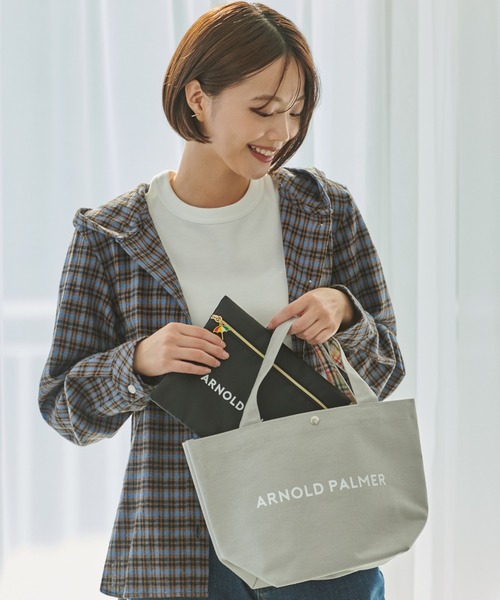 Arnold Palmer（アーノルドパーマー）の「シェア ランチトート（トートバッグ・レディース・ベージュ/ネイビー/ブラック/アイボリー/インディゴブルー/グレイッシュベージュ/ライトブルー/カーキ・F）」の4枚目の写真