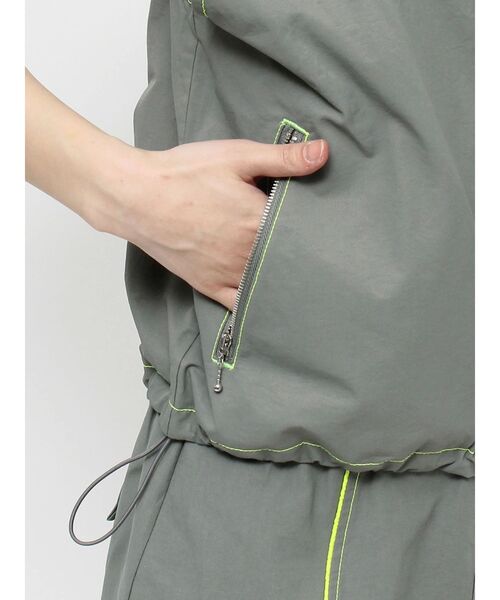 jouetie（ジュエティ）の「ZIPワークベスト【セットアップ対応】（ベスト・レディース・グレー/ピンク・MEDIUM）」の3枚目の写真