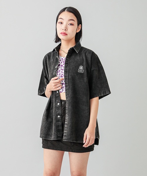 X-girl(エックスガール)の「FACE PIGMENT DYED S/S SHIRT(シャツ/ブラウス・レディース・ブラック/オリーブ/レッド・S/M)」の4枚目の写真