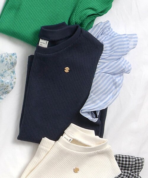 apres les cours(アプレレクール)の「ワッフルフリルTシャツ(Tシャツ/カットソー・キッズ・アイボリー/サックスブルー/その他2/ネイビー/グリーン/ピンク・80/90/100/110/120/130/140)」の4枚目の写真