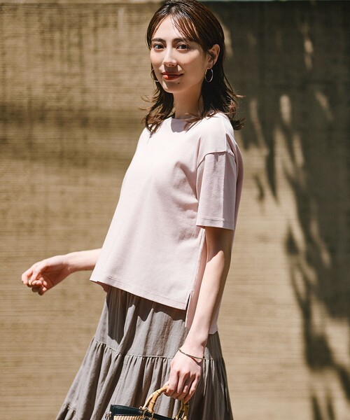 23区 L(ニジュウサンクオオキイサイズ)の「【GLOW8月号掲載/接触冷感】半袖 クロップド IT TEE(Tシャツ/カットソー・レディース・ブラック系/ピンク系/ホワイト系/スモーキーグリーン系/オールドローズ系/ダークブラウン系/ライトグレー系/ブルー系・48/46/44)」の7枚目の写真