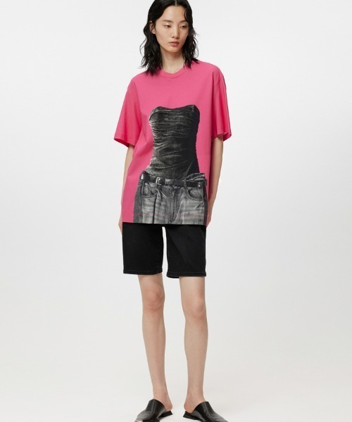JNBY(ジェーエヌビーワイ)の「Eye-catching Printed Loose-fit Cotton T-shirt(Tシャツ/カットソー・レディース・ブラック系その他/ブルー系その他4/ピンク系その他5・38/36)」の18枚目の写真