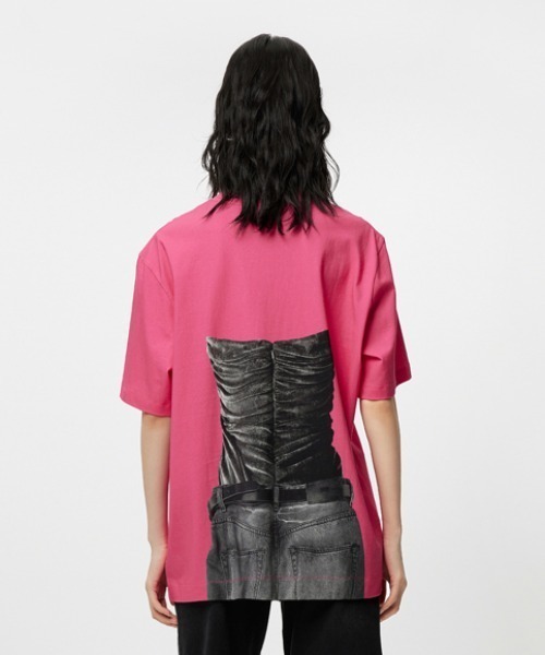 JNBY(ジェーエヌビーワイ)の「Eye-catching Printed Loose-fit Cotton T-shirt(Tシャツ/カットソー・レディース・ブラック系その他/ブルー系その他4/ピンク系その他5・38/36)」の21枚目の写真