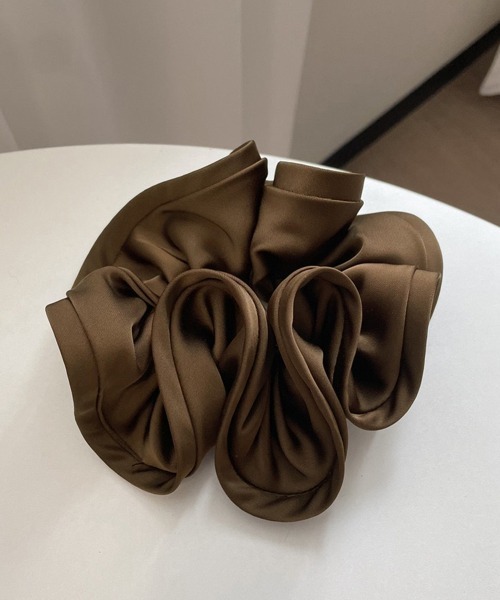 Miniministore（ミニミニストア）の「シュシュ大きめ 大人 ボリュームヘアゴム（シュシュ・レディース・アイボリー/キャメル/ブラウン/ダークブラウン/ダークグレー/ブラック/ベージュ/グレー・FREE）」の5枚目の写真