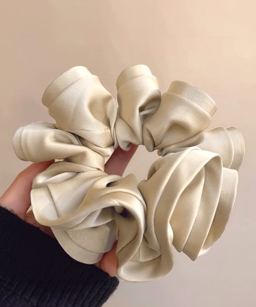 Miniministore（ミニミニストア）の「シュシュ大きめ 大人 ボリュームヘアゴム（シュシュ・レディース・アイボリー/キャメル/ブラウン/ダークブラウン/ダークグレー/ブラック/ベージュ/グレー・FREE）」の7枚目の写真