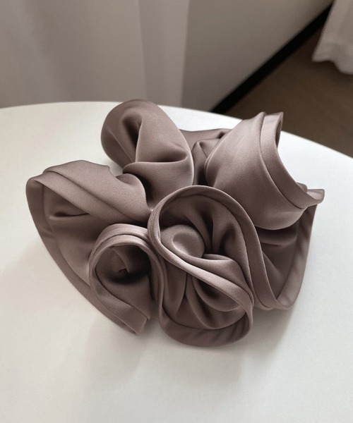 Miniministore（ミニミニストア）の「シュシュ大きめ 大人 ボリュームヘアゴム（シュシュ・レディース・アイボリー/キャメル/ブラウン/ダークブラウン/ダークグレー/ブラック/ベージュ/グレー・FREE）」の3枚目の写真