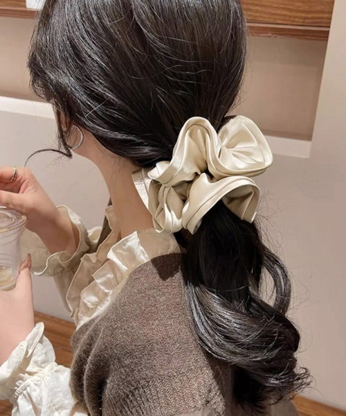 Miniministore（ミニミニストア）の「シュシュ大きめ 大人 ボリュームヘアゴム（シュシュ・レディース・アイボリー/キャメル/ブラウン/ダークブラウン/ダークグレー/ブラック/ベージュ/グレー・FREE）」の13枚目の写真