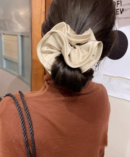 Miniministore（ミニミニストア）の「シュシュ大きめ 大人 ボリュームヘアゴム（シュシュ・レディース・アイボリー/キャメル/ブラウン/ダークブラウン/ダークグレー/ブラック/ベージュ/グレー・FREE）」の14枚目の写真