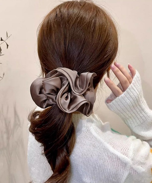 Miniministore（ミニミニストア）の「シュシュ大きめ 大人 ボリュームヘアゴム（シュシュ・レディース・アイボリー/キャメル/ブラウン/ダークブラウン/ダークグレー/ブラック/ベージュ/グレー・FREE）」の17枚目の写真