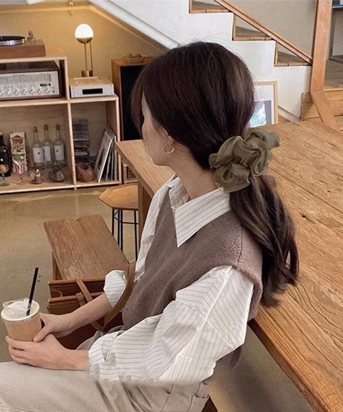 Miniministore（ミニミニストア）の「シュシュ大きめ 大人 ボリュームヘアゴム（シュシュ・レディース・アイボリー/キャメル/ブラウン/ダークブラウン/ダークグレー/ブラック/ベージュ/グレー・FREE）」の21枚目の写真