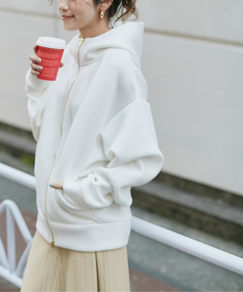 NANO universe（ナノユニバース）の「【WEB限定】テックダンボールダブルジップBIGパーカ男女兼用（パーカー・レディース・ライトベージュ/ブラック/オフホワイト/グレー・M/L）」の2枚目の写真