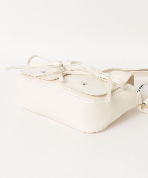 HIKA(ヒカ)の「【HIKA】リボンギャザーフェイクレザーショルダーBAG(ショルダーバッグ・レディース・ブラック/ホワイト・FREE)」の3枚目の写真