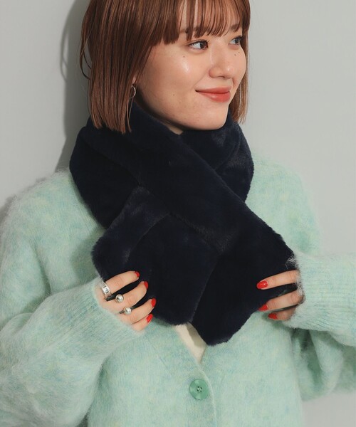 Ray BEAMS（レイビームス）の「フェイクファー ティペット（マフラー・レディース・ネイビー/レッド/サックスブルー・ONE SIZE）」の2枚目の写真