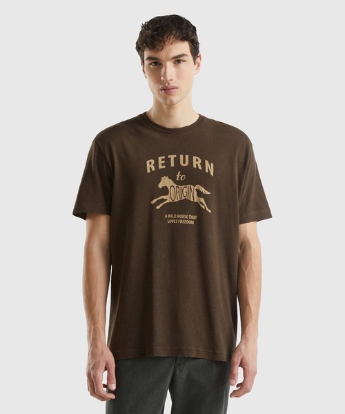 BENETTON (UNITED COLORS OF BENETTON)(ベネトンユナイテッドカラーズオブベネトン)の「リネンクルーネックフロントプリント半袖Tシャツ・カットソー(Tシャツ/カットソー・メンズ・ブラウン/ネイビー/ライトベージュ・SMALL/MEDIUM/LARGE)」の2枚目の写真