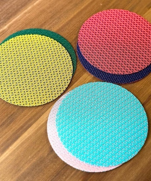 DULTON（ダルトン）の「S/2 COASTER ROUND/ コースター ラウンド 2pcs セット（ランチョンマット/テーブルウェア・メンズ・イエロー×グリーン/グリーン×ピンク/ネイビー・FREE）」の4枚目の写真