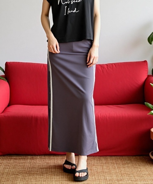 Shelly island(シェリーアイランド)の「ラメラインスカート(スカート・レディース・チャコールグレー/ブラック・FREE)」の1枚目の写真