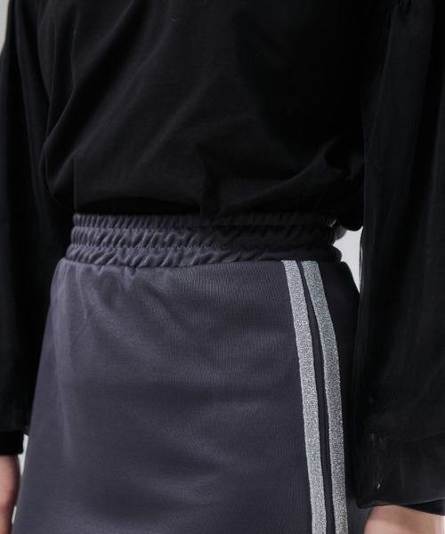 Shelly island(シェリーアイランド)の「ラメラインスカート(スカート・レディース・チャコールグレー/ブラック・FREE)」の4枚目の写真