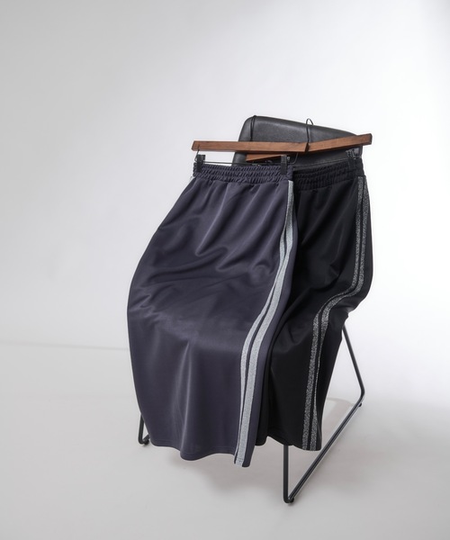 Shelly island(シェリーアイランド)の「ラメラインスカート(スカート・レディース・チャコールグレー/ブラック・FREE)」の11枚目の写真