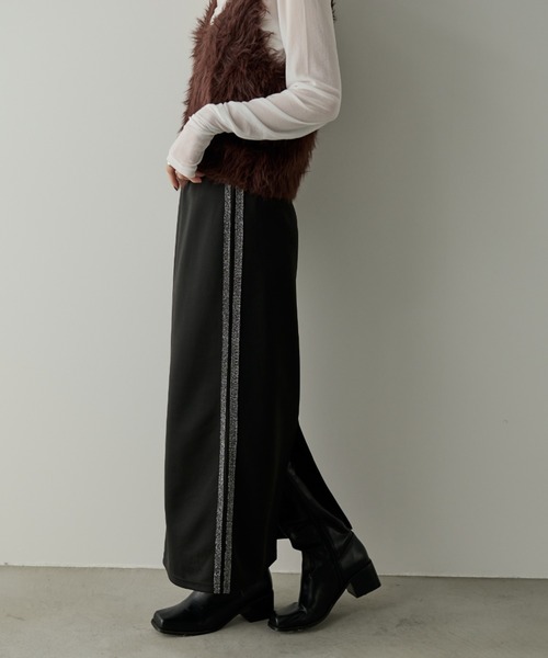 Shelly island(シェリーアイランド)の「ラメラインスカート(スカート・レディース・チャコールグレー/ブラック・FREE)」の22枚目の写真