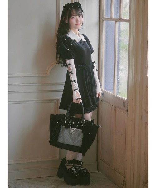 Ank Rouge（アンクルージュ）の「キラキラビジューベロアリボンカチューシャ（カチューシャ・レディース・ブラック/ライトブルー/レッド/ホワイト・FREE）」の11枚目の写真