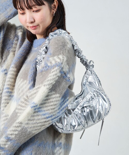 FREAK'S STORE(フリークスストア)の「限定展開 リボン ギャザー ショルダーバッグ(ショルダーバッグ・レディース・ライトグレー/ブラック/シルバー・ONE SIZE)」の4枚目の写真